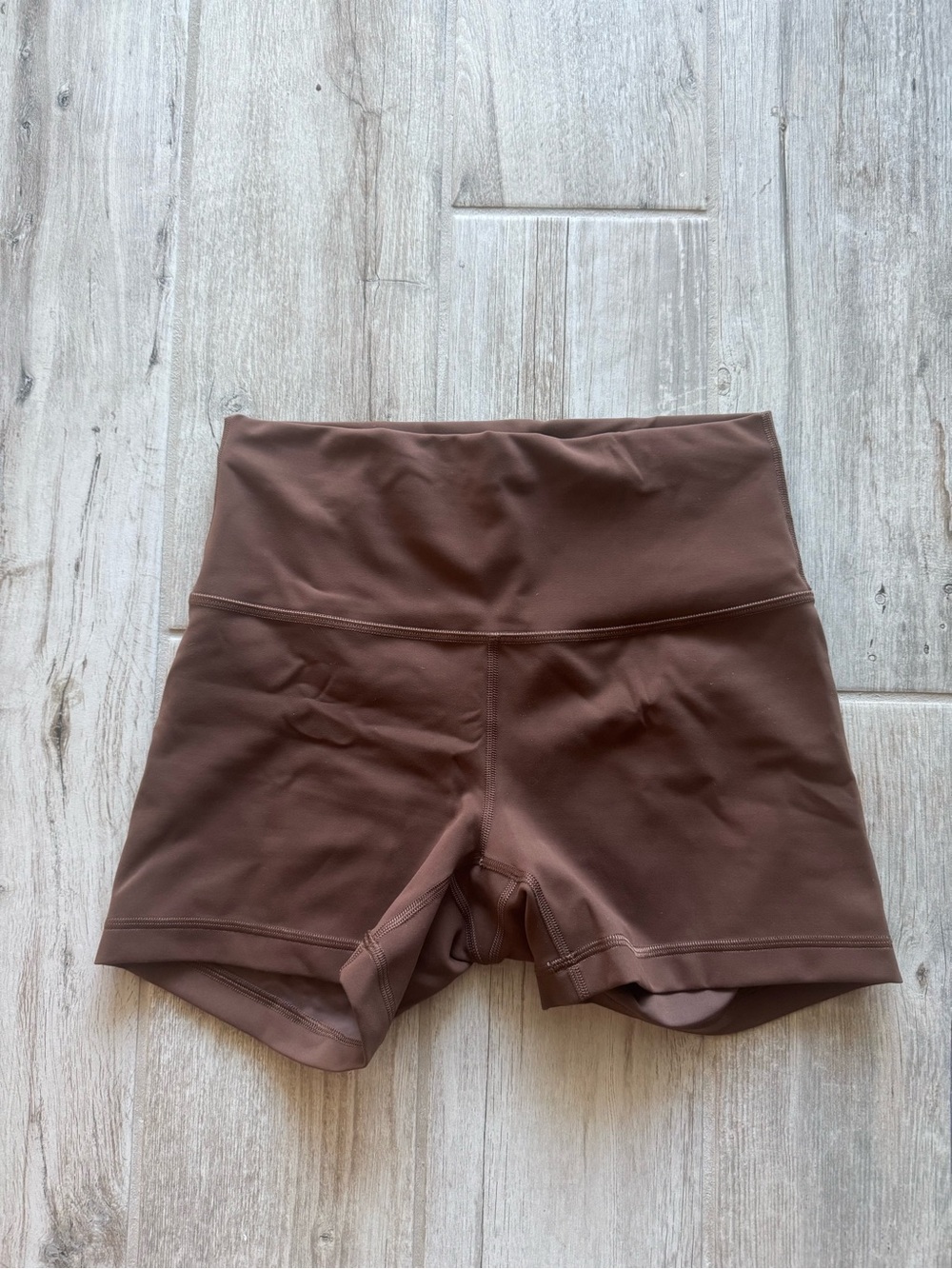 Lululemon Wunder Train High-Rise Short 4"
In Java Size 8 NWOT - Picture 6 of 13